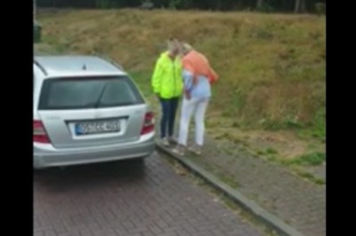 Ziomek przyuważył mamę i córkę na parkingu podczas nietypowej akcji