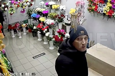 Ziomek, który wpadł po kasę do kwiaciarni i nie zauważył kamery 