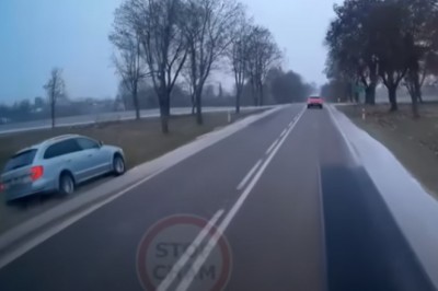 Wyleciał autem na pobocze, bo wyjechał na czołówkę z BMW