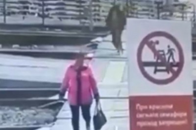 Pieszy kontra pociąg. Facet oszukał przeznaczenie