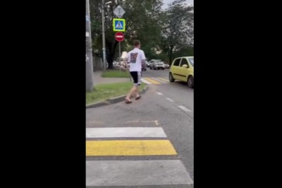 Chłopaki i ich patent na przejechanie zakorkowanej ulicy