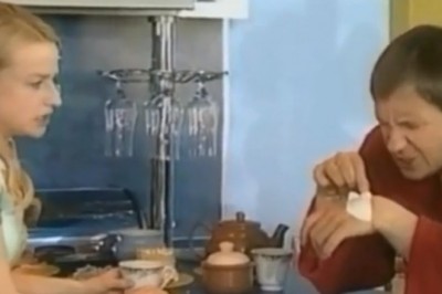 Kiedy żona Ci powie, że ma niezawodny sposób na ściąganie plastra