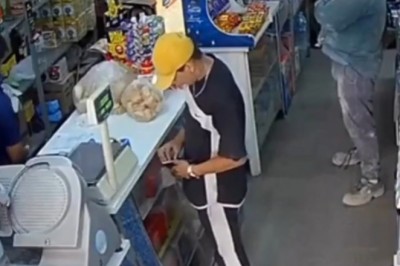 Kiedy w spożywczaku oprzesz się o złą półkę i szybko tego żałujesz