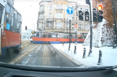 Drift tramwaju w centrum Bydgoszczy. Pasażerowie najedli się strachu