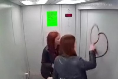 Dwie dziewczyny ze sprayem w windzie dostają szybką lekcję pokory