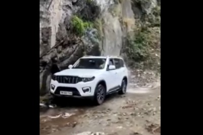 Kupił sobie nowego SUVa i chciał sprawdzić jego szczelność