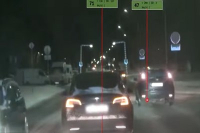 To jest dopiero policyjna kamera. Od razu wiedzą kto ile jedzie