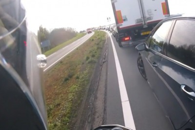 Nie każdy łapie agresora podczas bliskiego spotkania w korku