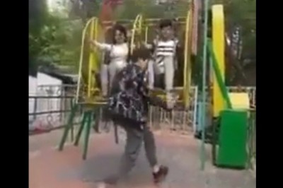 Elektryczna huśtawka, która zepsuła się w czasie jazdy