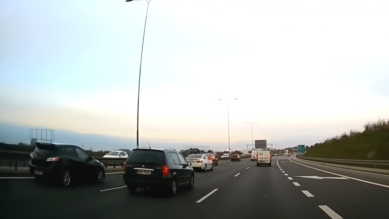 Ściganie się dwóch aut na S2 zakończone wypadkiem