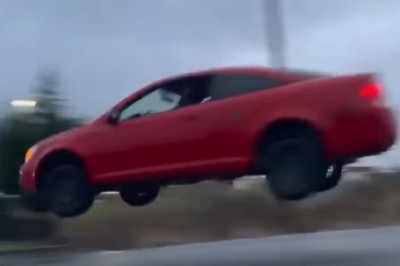 Miała być zabawa w skakanie autem przez torowisko