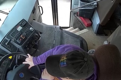 Uczeń 7 klasy ratuje kolegów, gdy kierowca dostaje zawału