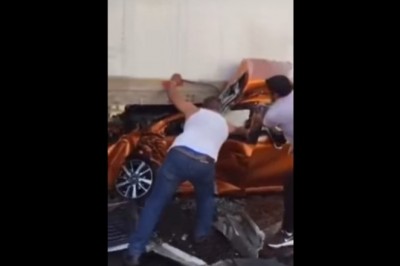 Gość wyszedł o własnych siła z totalnego wraku