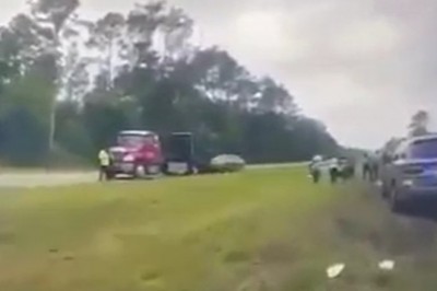 Sceny jak z GTA. Kierowca nie zauważył lawety i wzbił się w powietrze