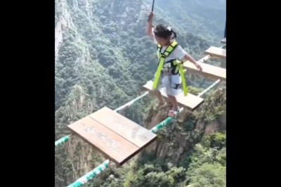 Wszedłbyś na taką atrakcję? Mała dziewczynka nie miała problemu