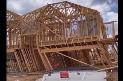 Kiedy Marian mówi, że już stawiał domy z drewna, ale nie stawiał