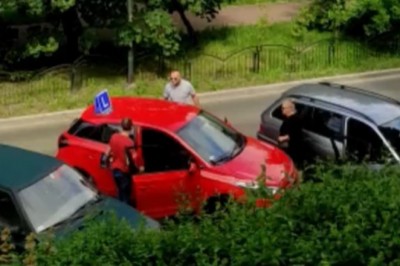 Kierowca BMW wyskoczył do instruktora nauki jazdy