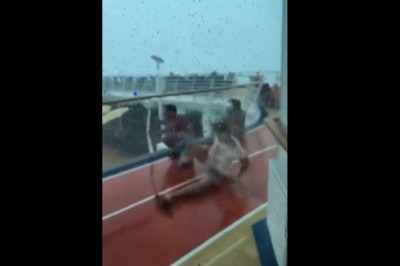 Turyści statku wycieczkowego zaskoczeni huraganem