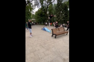 Typ postanowił przetestować wytrzymałość swojej głowy