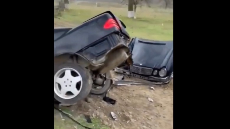 Przy 230 km/h uderzył Mercedesem w drzewo. Tyle z niego zostało