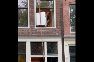 Nowa pralka i jej nieudany transport przez okno