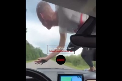 Wyszedł przez okno z pędzącego samochodu. Szybko pożałował