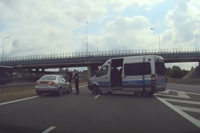 Policjanci nagle zablokowali dwa pasy na autostradzie A4