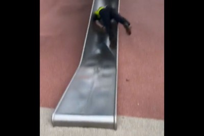 Policjant kontra zjeżdżalnia dla dzieci. Ładnie go zaskoczyła