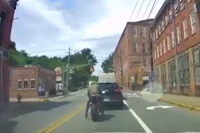 Tak mu się spieszyło, że skasował swoje „super” auto