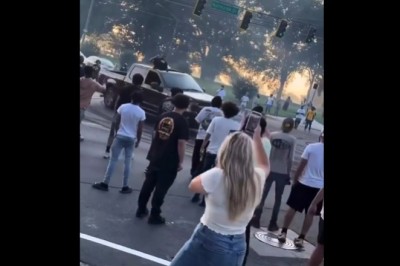 Policja kontra gość kręcący „bączki” na skrzyżowaniu. Nie szczypali się