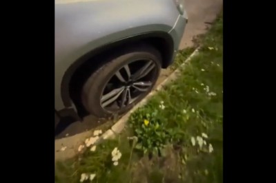 Ziomek daje lekcje swojej dziewczynie za zniszczenie auta