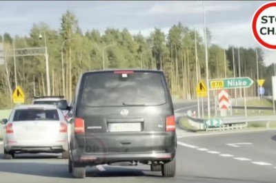 Kolumna aut blokuje ekspresówkę S19 - nagranie