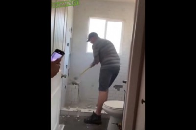 Nie zapłaciła za jego pracę więc zdemolował łazienkę. Pokazała zdjęcia