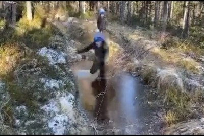 Młody i jego zabawa na cienkim lodzie