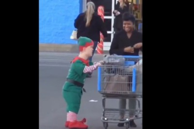 Dobra świąteczna wkręta na parkingu sklepu