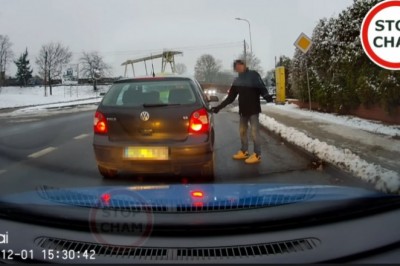 Zablokowali drogę bo czekał na kumpla który nie mógł wsiąść