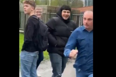 Szkolny kozak atakuje ucznia. Woźny momentalnie reaguje.