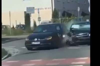 W Darłowie na rondzie zrobili sobie GTA starą Audi i uciekli
