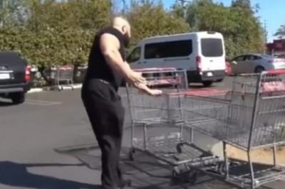 Ziomek szybko ustawia do pionu klientów sklepu