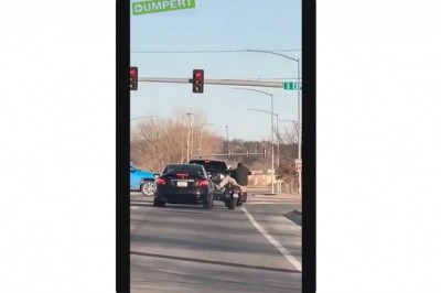 Motocyklista kontra auto. Chciał bym kozakiem, a narobił sobie tylko wstydu i kosztów