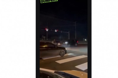 Kręcenie „bączków” na skrzyżowaniu, które skończyło się kasacją auta