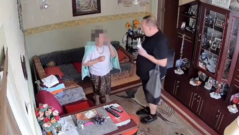 Kamera w mieszkaniu seniorki nagrała oszusta. Policja z Konina pokazuje nagranie