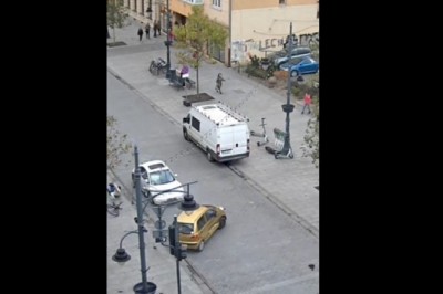 Pijany pirat drogowy uciekał Matizem w Łodzi. Staranował auta i rowerzystę - nagranie