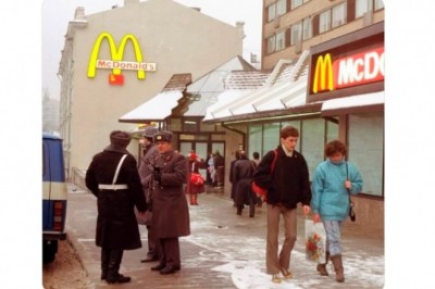Tysiące Rosjan w kolejce po Big Maca. Tak wyglądało otwarcie pierwszego McDonalda w Moskwie