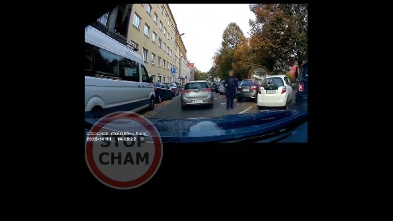 Policjant wymyślił sobie przepisy i zatrzymywał kierowców. Nagranie z Katowic
