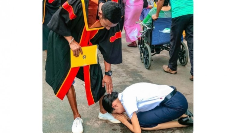 Uklękła przed bratem podczas ceremonii. Chciała mu podziękować za największe poświęcenie