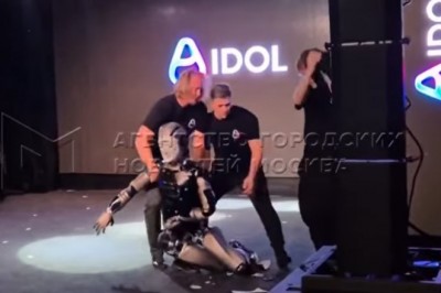 „Przyszedł pijany na własną premierę” - internauci kpią z prezentacji rosyjskiego robota