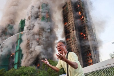 Ogromny pożar kompleksu bloków w Hong Kongu. Transmisja na żywo akcji ratunkowej