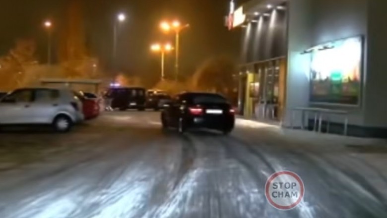 „Drifter” w BMW i jego nieudane popisy pod Biedronką. Nagranie z Łodzi