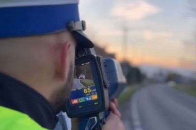 Policja opublikowała nagranie z pomiaru prędkości. Internauci wytykali im nieprawidłowości